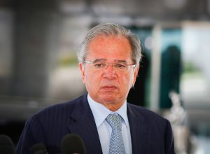 ministro da Economia durante o governo de Jair Bolsonaro (PL), Paulo Guedes (foto), Luiz Lobo e Ana Novaes