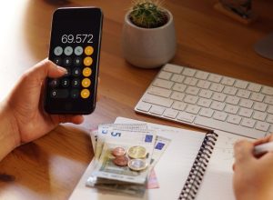 Antes de investir, é importante definir prioridades e entender quais são os objetivos • Freepik
