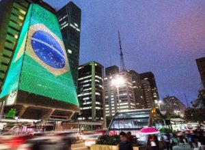 A liminar tem alcance sobre as empresas representadas pela Fiesp e seus sindicatos filiados no Estado. O Ministério do Trabalho e Emprego fica impedido de autuar, multar ou aplicar