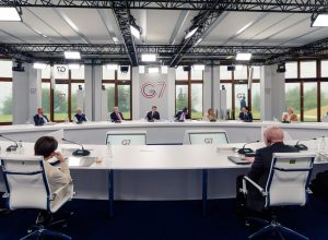 Países vão elaborar plano contra a infiltração de organizações criminosas em instituições públicas e empresas; na imagem, reunião do grupo