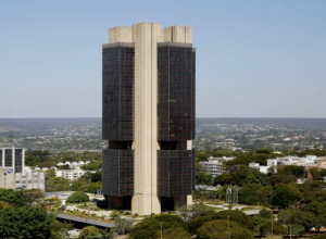Segundo o BC, a ampliação do uso de contas em moeda estrangeira representa mais um passo no processo de modernização do mercado cambial brasileiro, ao permitir operações mais efici