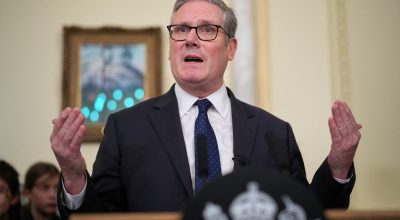 Primeiro-ministro do Reino Unido, Keir Starmer, na residência oficial de Downing Street, em Londres 16/12/2025 Alastair Grant/Pool via REUTERS