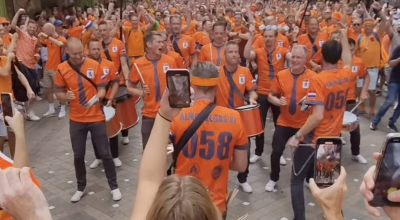 A torcida holandesa cantou a música "Magalenha" nos EUA em comemoração a vitória da seleção da Holanda
