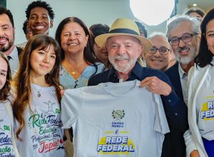 "O papel de um governante é desafiar o problema e encontrar uma solução”, disse Lula a estudantes no Rio