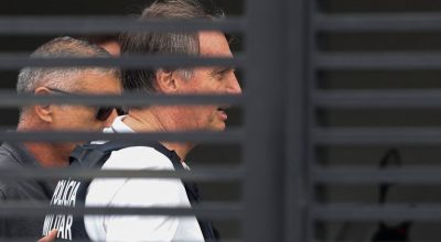 tramar um golpe para permanecer no poder após perder a eleição de 2022, em Brasí