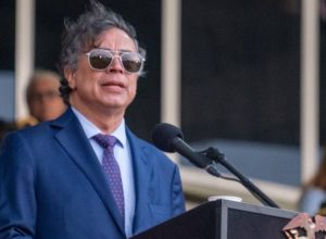 O atual presidente da Colômbia, Gustavo Petro (foto), convocou os colombianos para irem às ruas em 20 de julho, quando fará seu discurso de despedida do governo