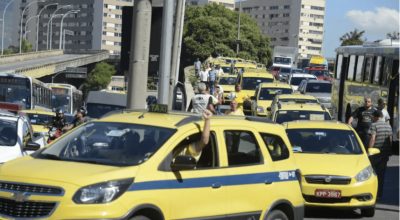 Medida libera acesso a crédito para comprar veículos novos; na imagem, uma fila de táxis