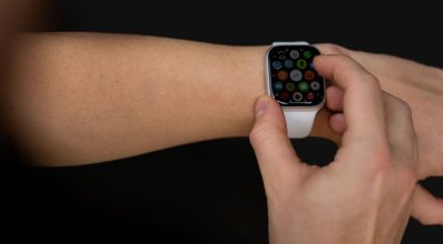 Tecnologia usa inteligência artificial para transformar esses os relógios inteligentes (na imagem) em ferramentas de diagnóstico precoce