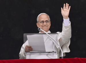 Em sua mensagem, o líder da Igreja Católica também convocou os fiéis a rezarem pelas populações afetadas por guerras