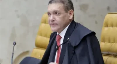 Ministro Nunes Marques determina remoção de vídeo que liga Flávio Bolsonaro ao PCC