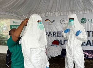 Trabalhadores americanos em quarentena no Quênia após surto de Ebola na RDC