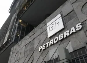 Ações da Petrobras disparam com alta do petróleo após tensões no Golfo Pérsico