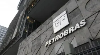 Ações da Petrobras disparam com alta do petróleo após tensões no Golfo Pérsico