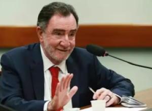 Patrus Ananias é escolhido como candidato do PT ao governo de Minas por Lula