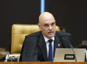 Moraes mantém prisão domiciliar de Bolsonaro e proíbe visitas e manifestações políticas