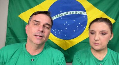 Flávio Bolsonaro propõe distribuição de celulares e internet gratuita para mulheres e idosos