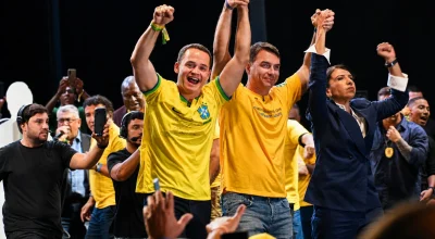 Flávio Bolsonaro apoia Pazolini como pré-candidato a governador do Espírito Santo