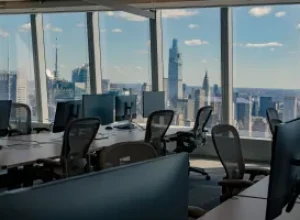 Estudo revela que metade das startups que demitiram por IA recontratará até 2027