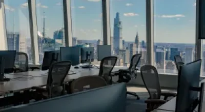 Estudo revela que metade das startups que demitiram por IA recontratará até 2027