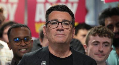 Andy Burnham assume como premiê e promete reestruturar o Reino Unido