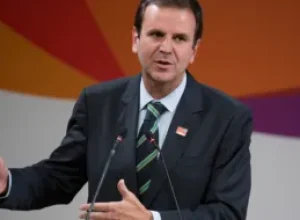 Eduardo Paes é oficializado como candidato ao governo do Rio pelo PSD e critica administrações passadas