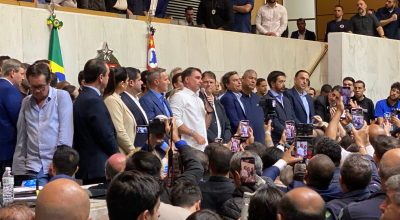Flávio Bolsonaro critica governo Lula e promete restaurar a democracia