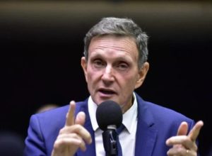 Crivella condenado a indenizar estudante por uso indevido de vídeo em campanha