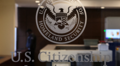 Decisão judicial nos EUA garante direitos de trabalho a migrantes sob governo Trump