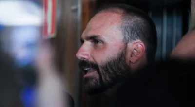 Polícia Federal demite Eduardo Bolsonaro por abandono de cargo após PAD