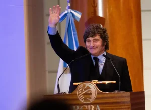 Moody's melhora classificação da Argentina, impulsionando reformas de Milei