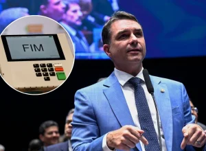 Flávio Bolsonaro reafirma confiança no sistema eleitoral, mas não esclarece afirmações sobre urnas
