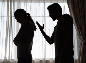 Queda de 2,5% nos feminicídios no Brasil no primeiro semestre de 2026