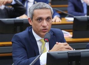 Gustavo Gayer solicita explicações de Mauro Vieira sobre a política brasileira em relação à Venezuela