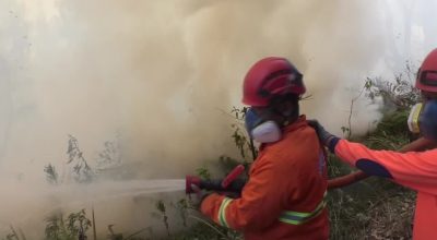 Incêndio florestal fecha Parque Nacional do Monte Bromo na Indonésia