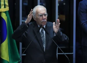 Internado por nove dias, ex-presidente José Sarney tem alta após cirurgia abdominal