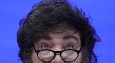 Javier Milei enfrenta críticas severas após ofensas a Lula e Moraes nas redes sociais