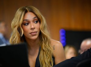 Justiça de São Paulo obriga SBT a exibir direito de resposta de Erika Hilton após falas de Ratinho