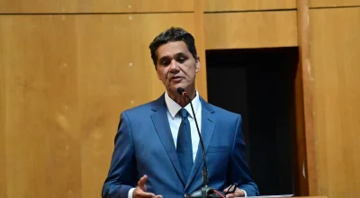 Justiça determina retirada de propaganda de Ricardo Ferraço por irregularidades