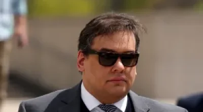 Kalshi impõe multa a ex-deputado por apostas em evento de Trump