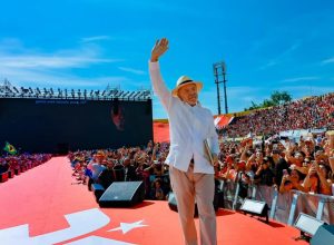 Lula convoca homens a respeitar mulheres em ato de campanha