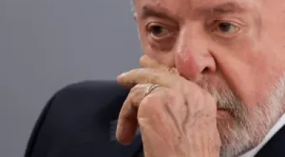 Lula critica tarifas dos EUA e reafirma soberania brasileira em artigo no Post