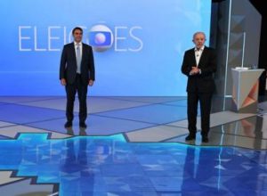 Lula e Flávio Bolsonaro trocam acusações em debate decisivo antes do segundo turno