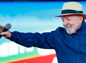 Lula enfrenta queda de votos em pequenas cidades e Flávio Bolsonaro se destaca nas urnas