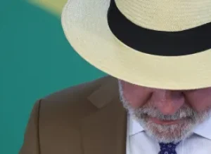 Lula lidera em pesquisas de segundo turno contra Caiado e Zema