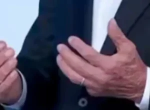 Lula participa de debate sem relógio após menções ao modelo Omega