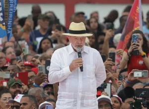 Lula reafirma compromisso com a indústria de defesa e descarta belicismo