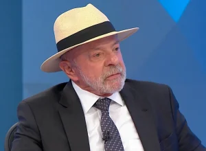 Lula responde a perguntas sobre investigações em sabatina na TV Globo