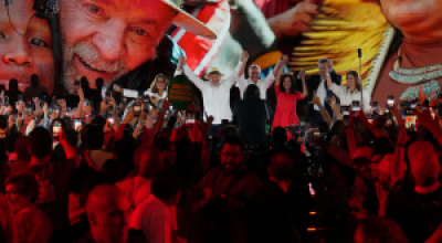Lula se destaca com coligações enquanto rivais optam por chapas independentes