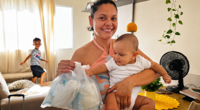 Mãe se destaca ao doar leite materno para bebês internados em hospital do ES
