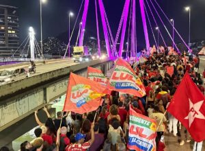 Manifestação em Vitória reúne apoiadores de Lula em clima de mobilização